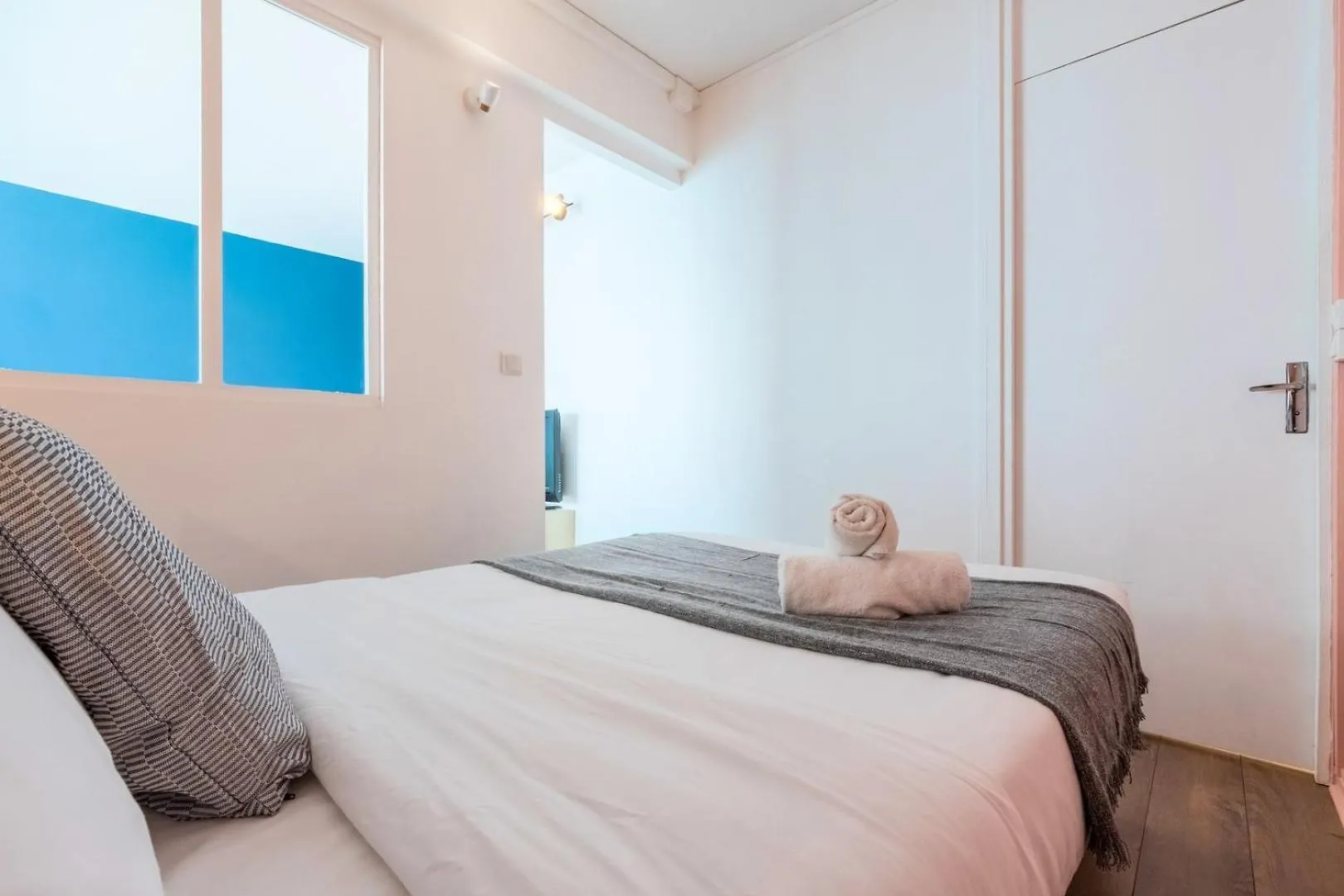 Lille Stmaur Equipped Apartment With Elevator